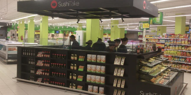 HiperDino in his new stand offers sushi prepared with fresh ingredients of the highest quality, a fusion of Japanese cuisine with Western products