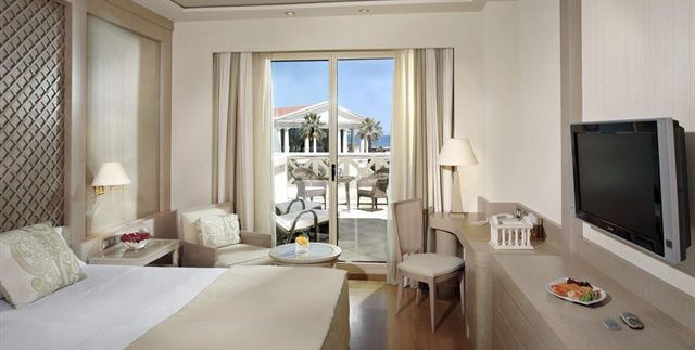 Canary Islands main destination in overnight stays of foreigners