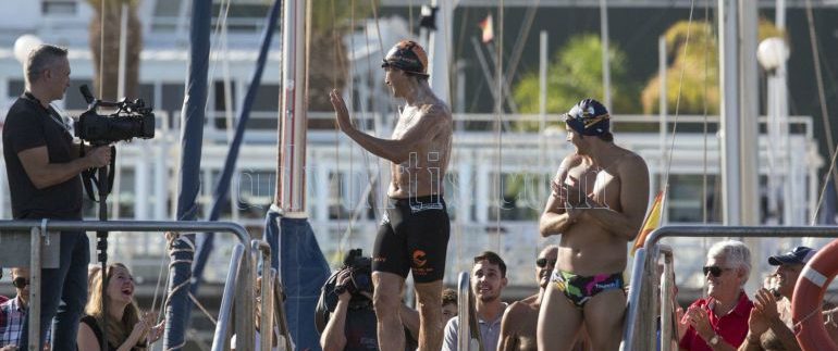 Christian Jongeneel swim 70 km between Tenerife and Gran Canaria without neoprene