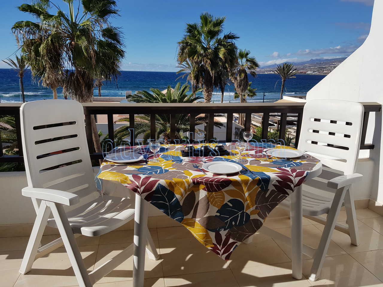 Oceanfront apartment for sale in Parque Santiago 2, Playa de Las Americas, Tenerife €420.000