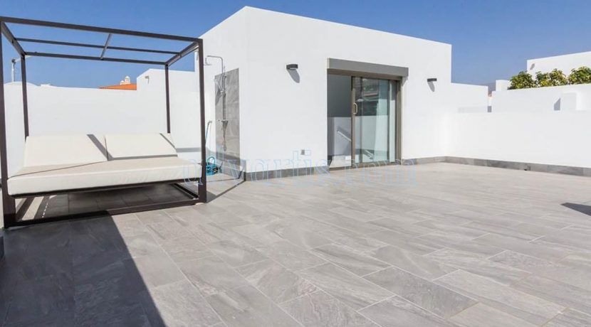 Luxury villa with top quality finishes that enhance the good taste and technological innovation for sale in the best area of Los Cristianos, Tenerife.
