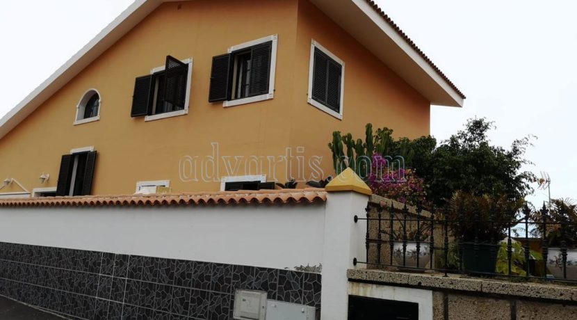 Detached house for sale in residential area in Adeje, Tenerife