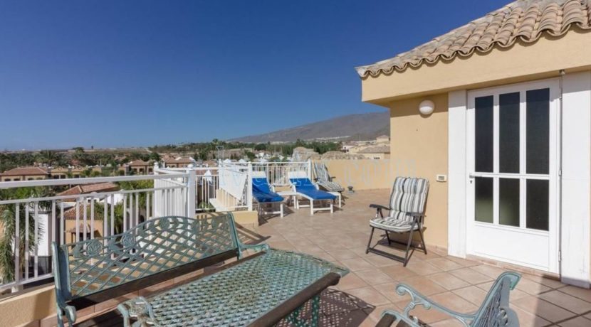 duplex-apartment-for-sale-in-playa-del-duque-costa-adeje-tenerife-spain-38679-0517-02