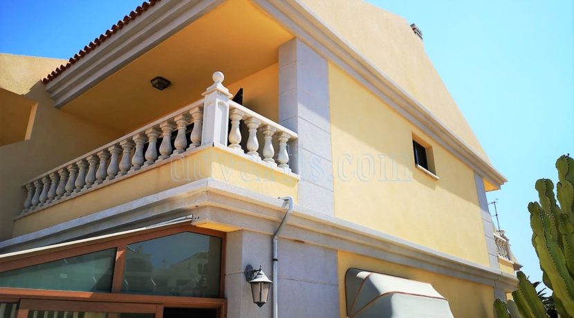 townhouse-for-sale-in-tenerife-costa-del-silencio-38631-0111-02