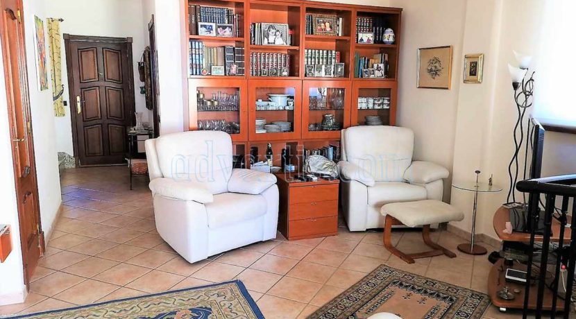 townhouse-for-sale-in-tenerife-costa-del-silencio-38631-0111-09