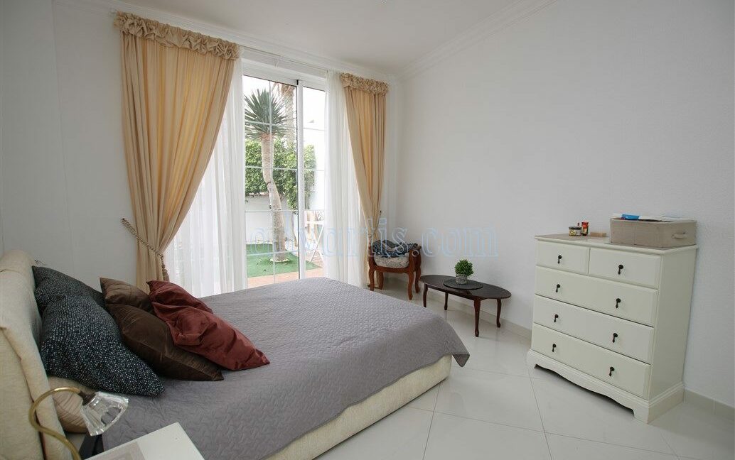 2-bedroom-apartment-for-sale-in-san-eugenio-alto-adeje-tenerife-38660-0216-11